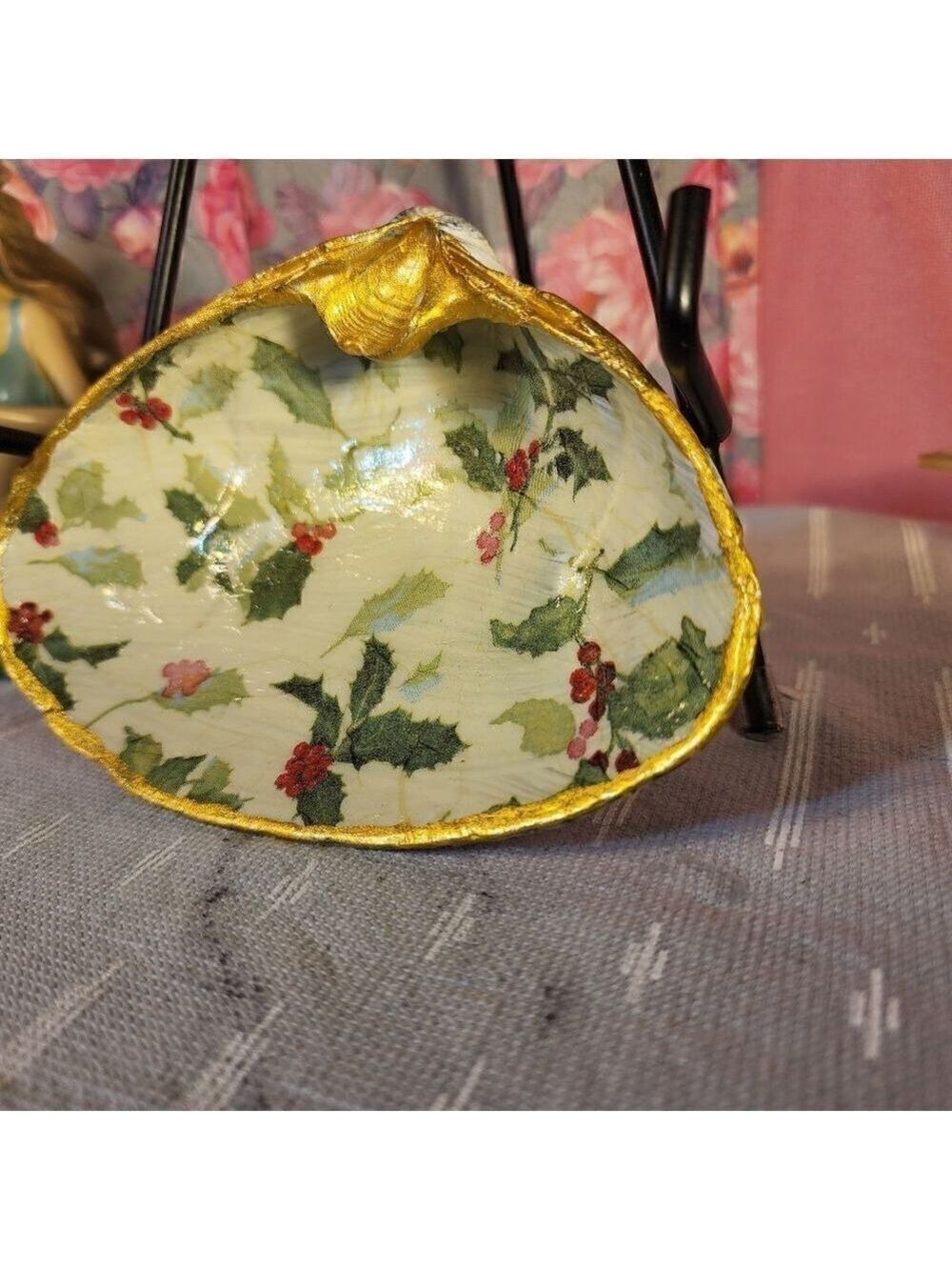 DECOUPAGE CLAM SHELL DECOUPAGE CHRISTMAS HOLLY 🎄 ON A CLAM SHELL TRINKET DISH - Picture 3 of 10